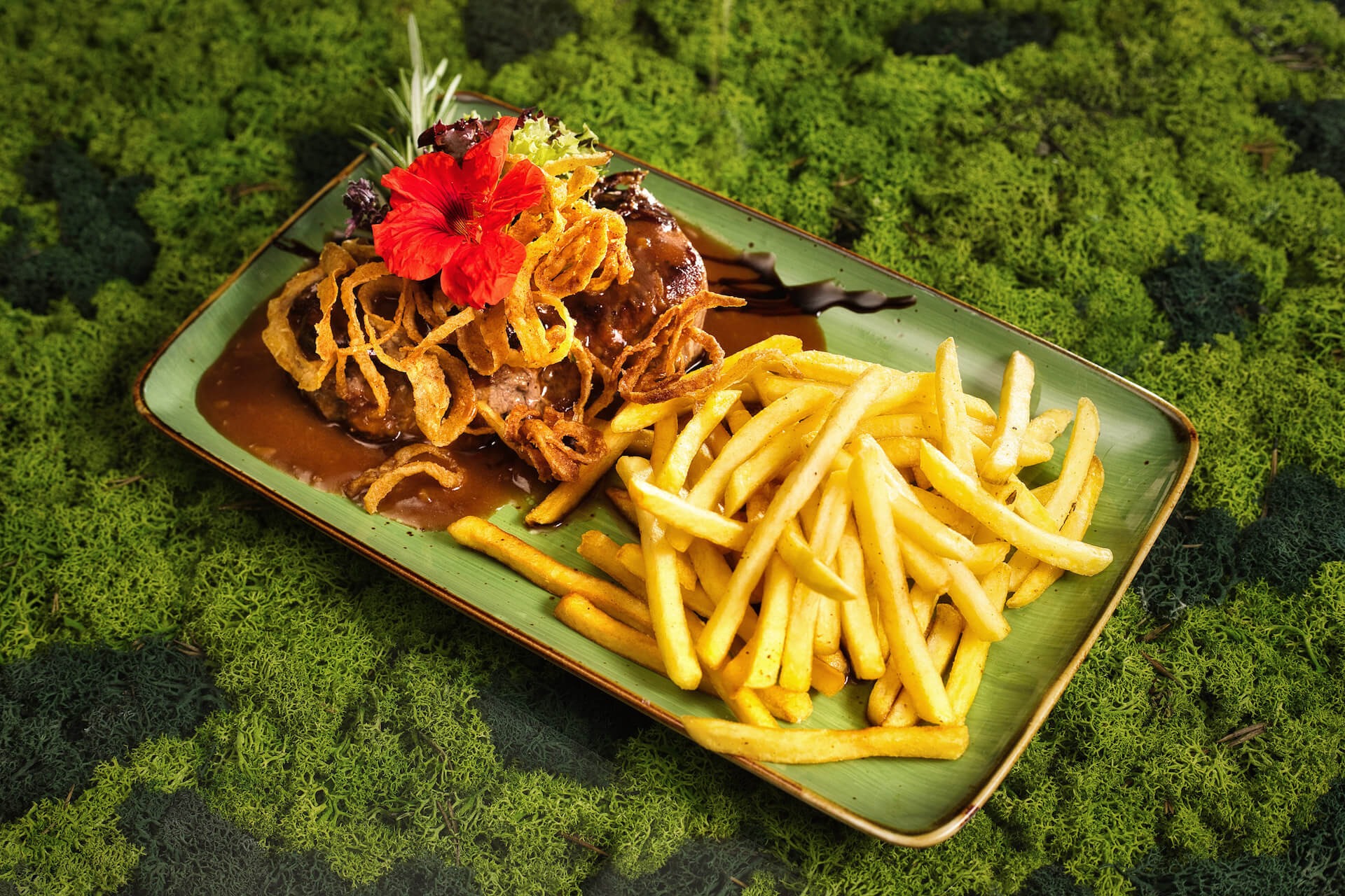 Seewirt Neubäu - Zwiebelrostbraten Wiener Art mit Pommes