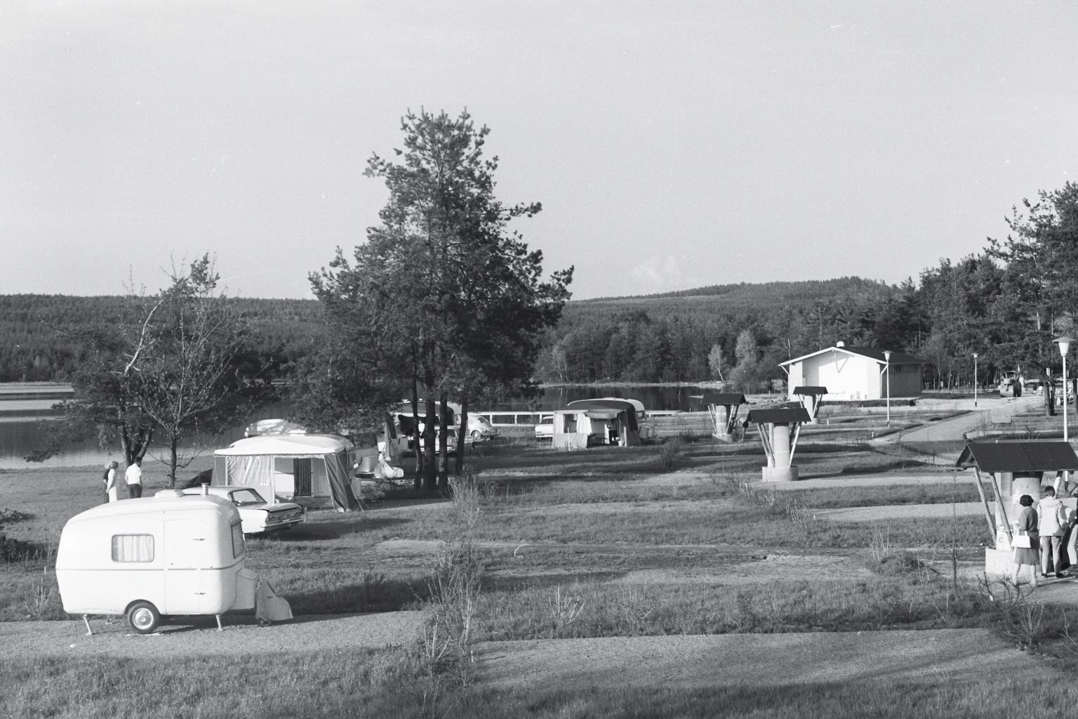 Damals - Neubäuer See Campingplatz Wohnwagen mit Zelt und Stellplätze früher
