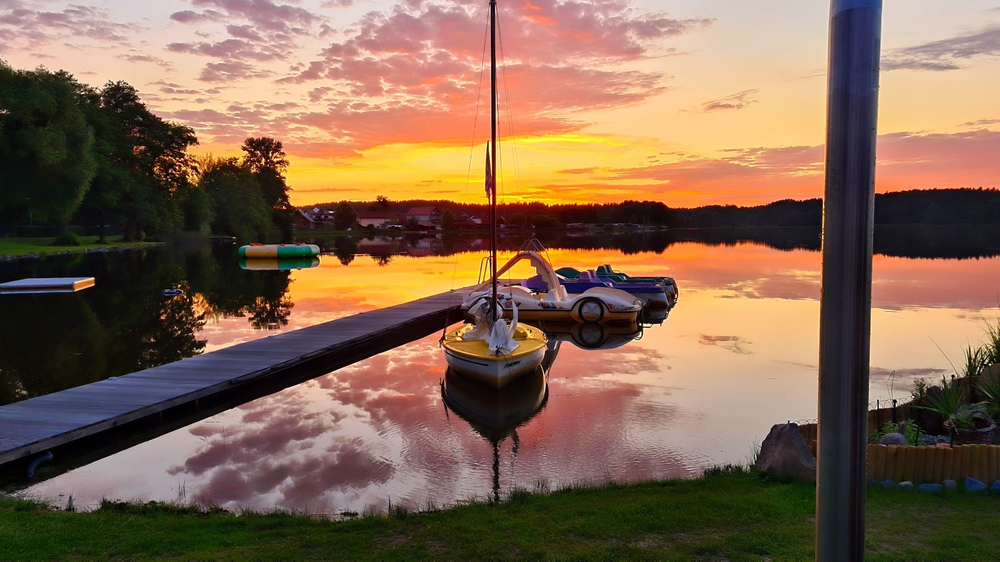 Steg bei Sonnenuntergang Camping - Neubäuer See