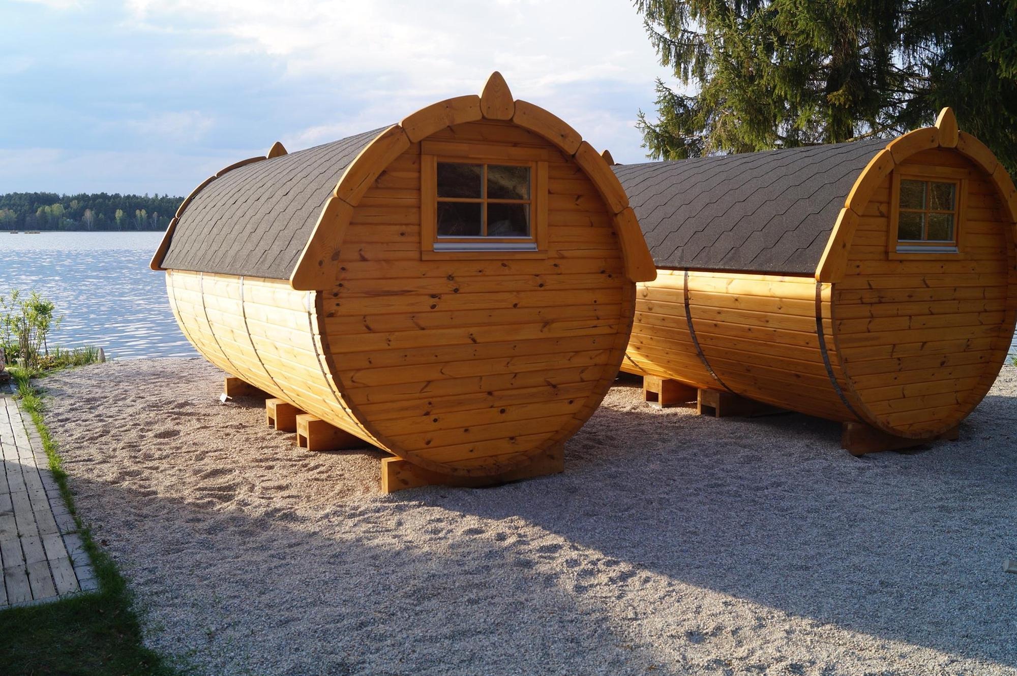 Romantisches Campingfass direkt am See